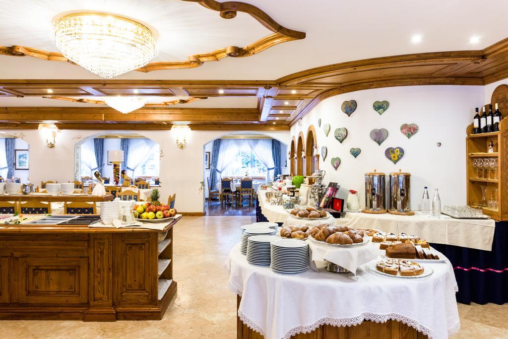 Hotel Vienna Сан-Мартино-ди-Кастроцца Экстерьер фото