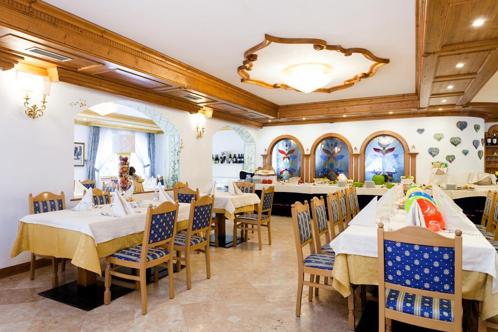 Hotel Vienna Сан-Мартино-ди-Кастроцца Экстерьер фото