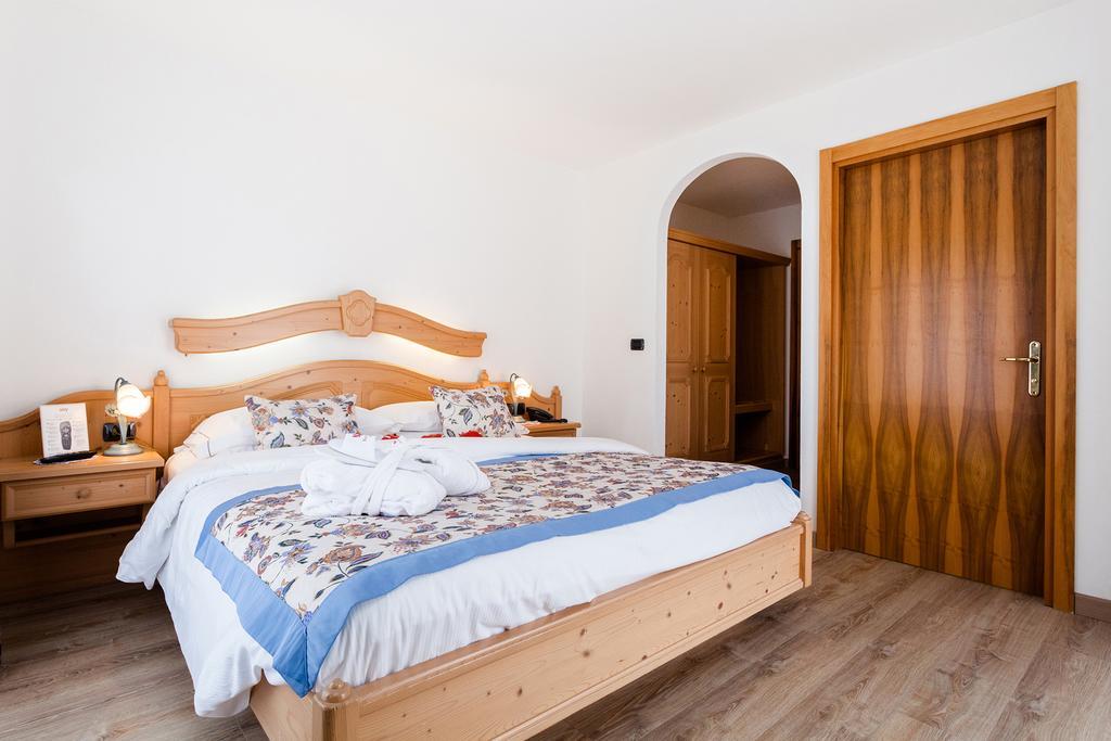 Hotel Vienna Сан-Мартино-ди-Кастроцца Экстерьер фото